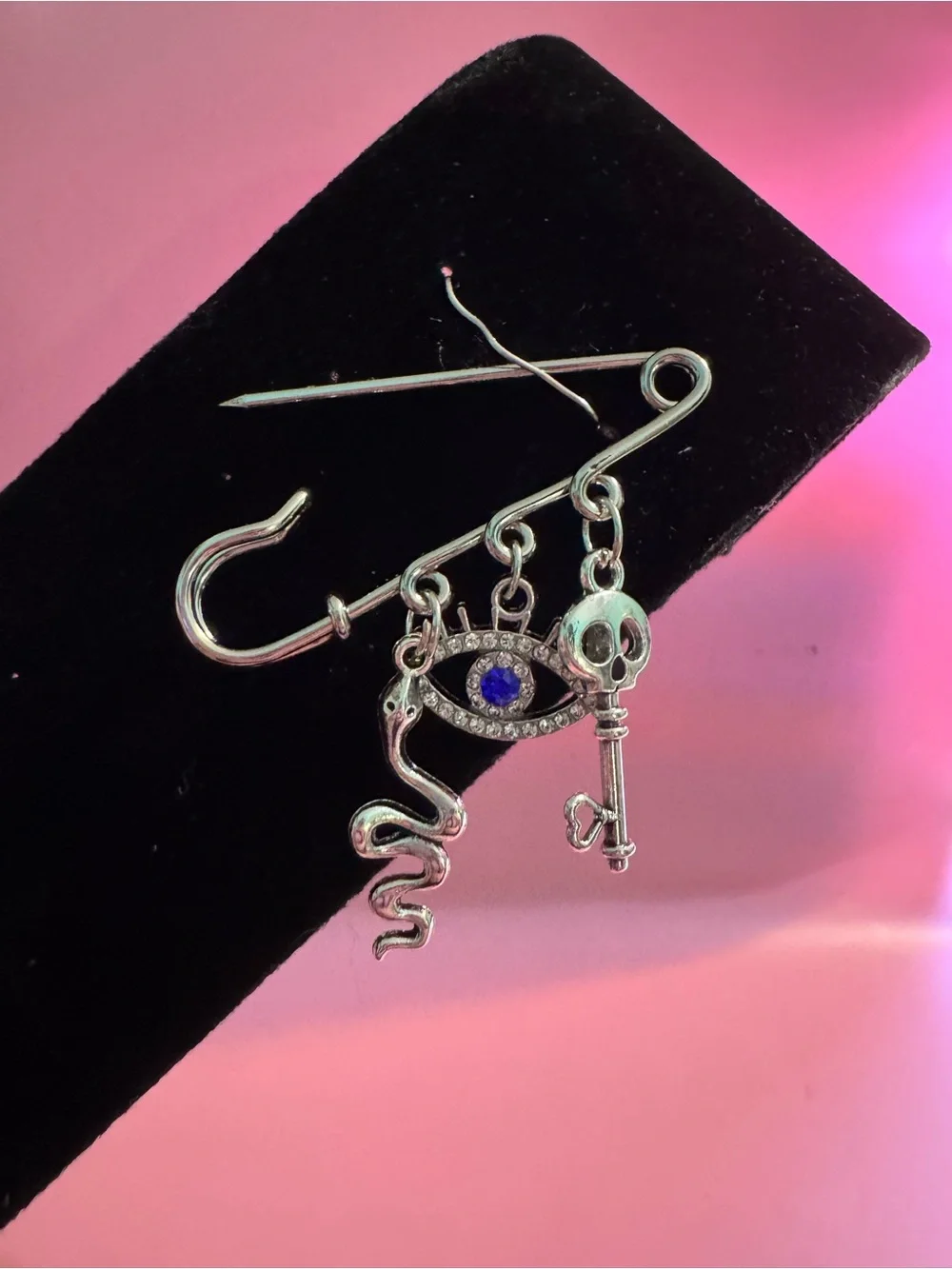 🧿 🐍 🗝️Witchy Silver toned Charm Brooch